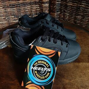 NEW Heelys Voyager Skate Sneaker Shoes Black Youth 1 Boys Girls Unisex Sneakers
